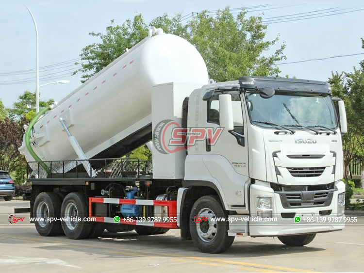 ISUZU 6x4 Liquid Waste Vacuum Truck - Front Right Side